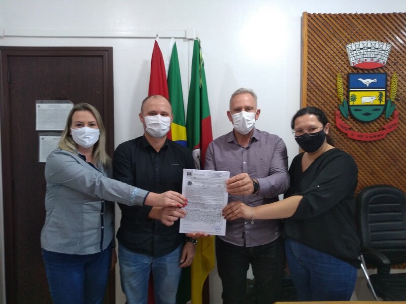 Drª Janaína, Registrador Juliano, Prefeito Gelson e Arquiteta Amanda