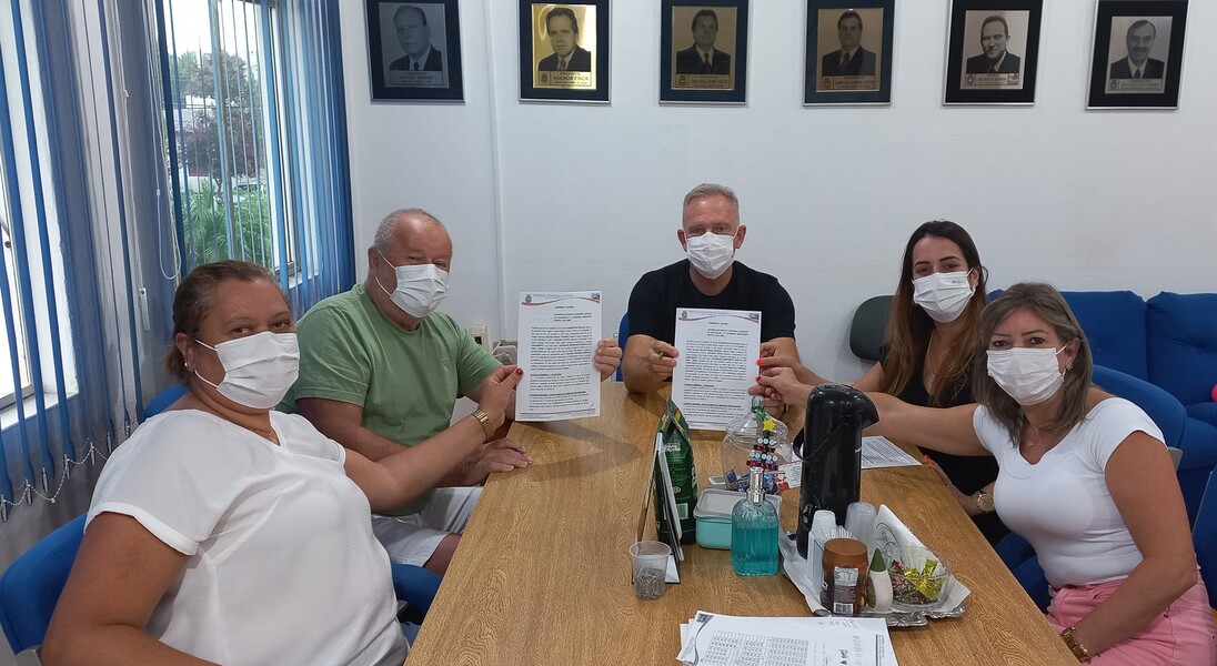 Secretária da Fazenda, Eroni Andrade, Presidente Dejalmo Steffler, Prefeito Gelson Scherer, Maiara Dellai e Odete Guareschi, Secretária da Saúde