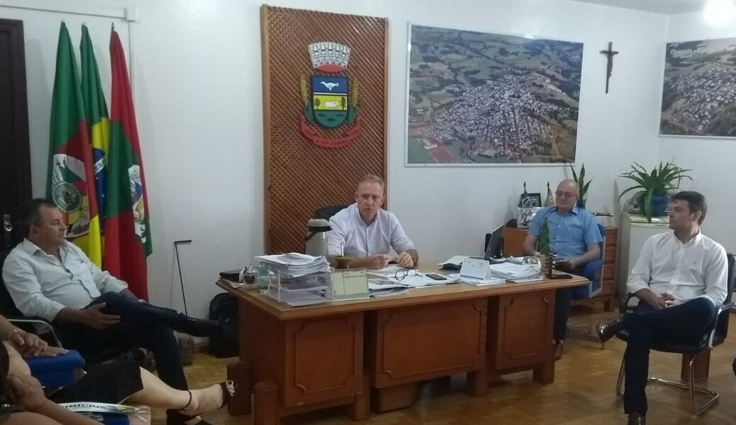 Vereador Caio Begnini, Prefeito Gelson Scherer, José Amado e Deputado Estadual Marcus Vinícius.
