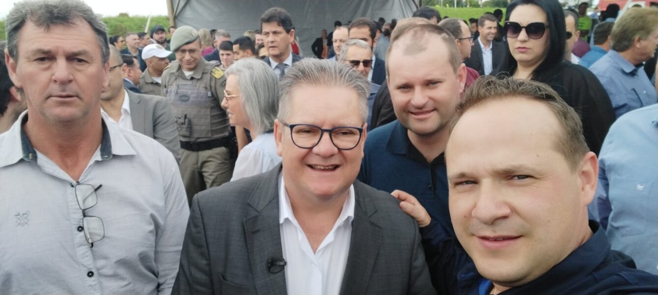 Vice-prefeito Moacir, vereador Leonardo e suplente Adriano juntamente com o governador Ranolfo Vieira