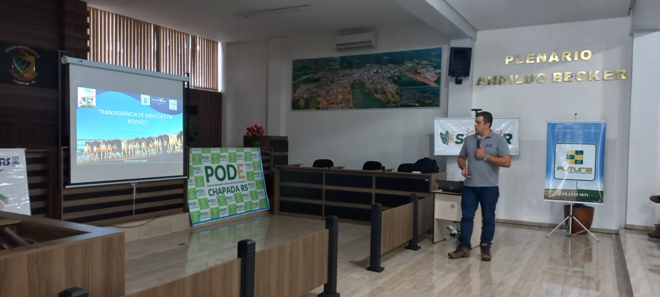 Professor Dr. Gilson Antônio Pessoa palestrou  sobre o tema do seminário