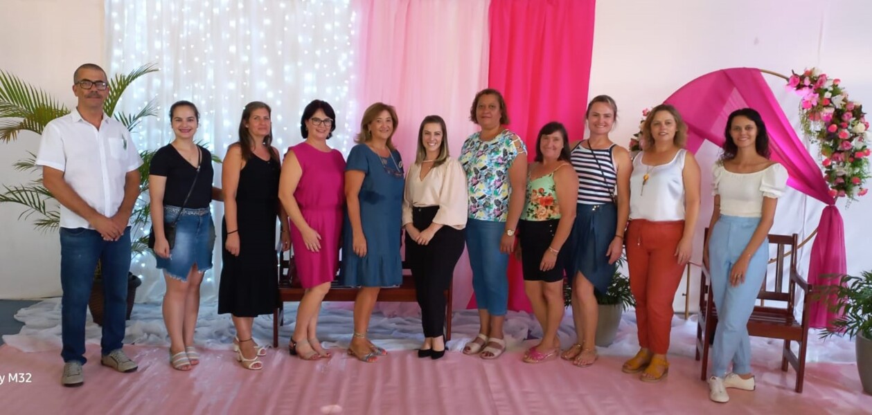 Equipe da Secretaria da Assistência Social e Habitação juntamente com a Defensora Pública Daniele Lima