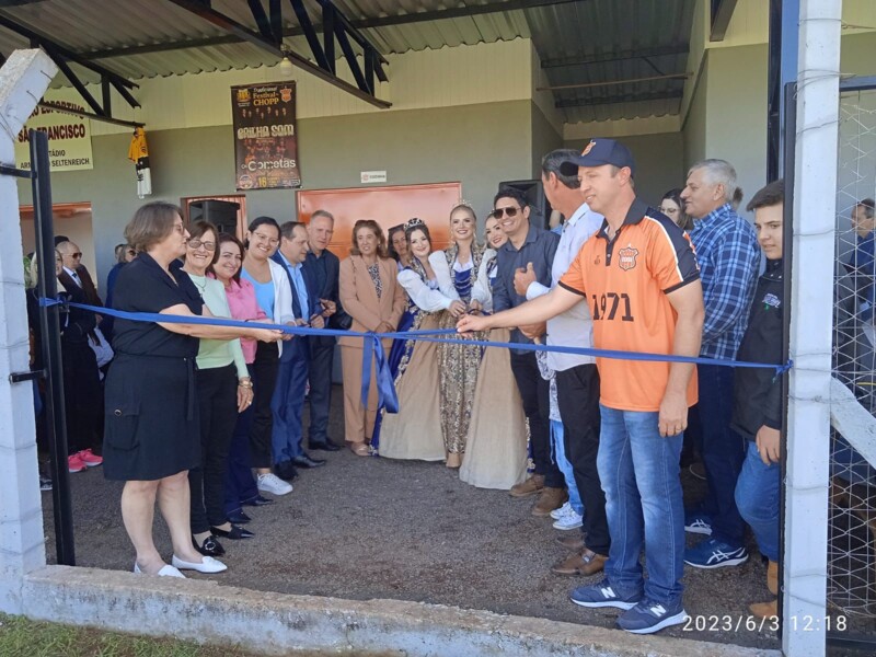 Momento da inauguração da nova sede esportiva do Clube União São Francisco