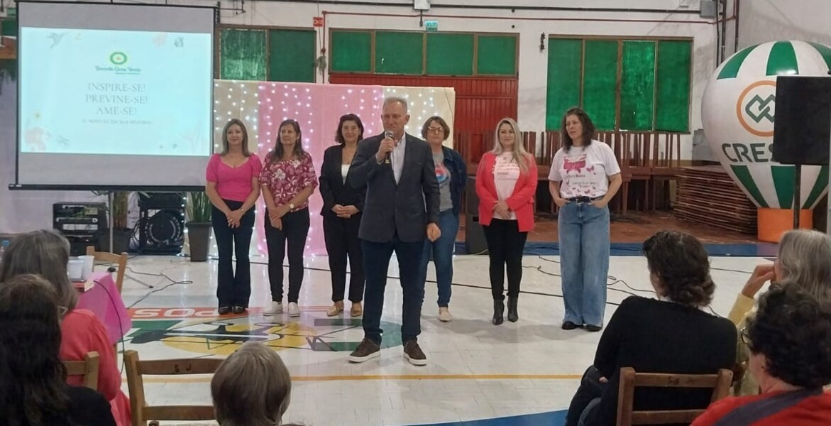 Prefeito Gelson deixou sua mensagem às participantes no início do evento.