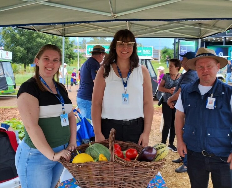 Equipe da Secretaria da Agricultura e Emater estiveram presentes na Expodireto.
