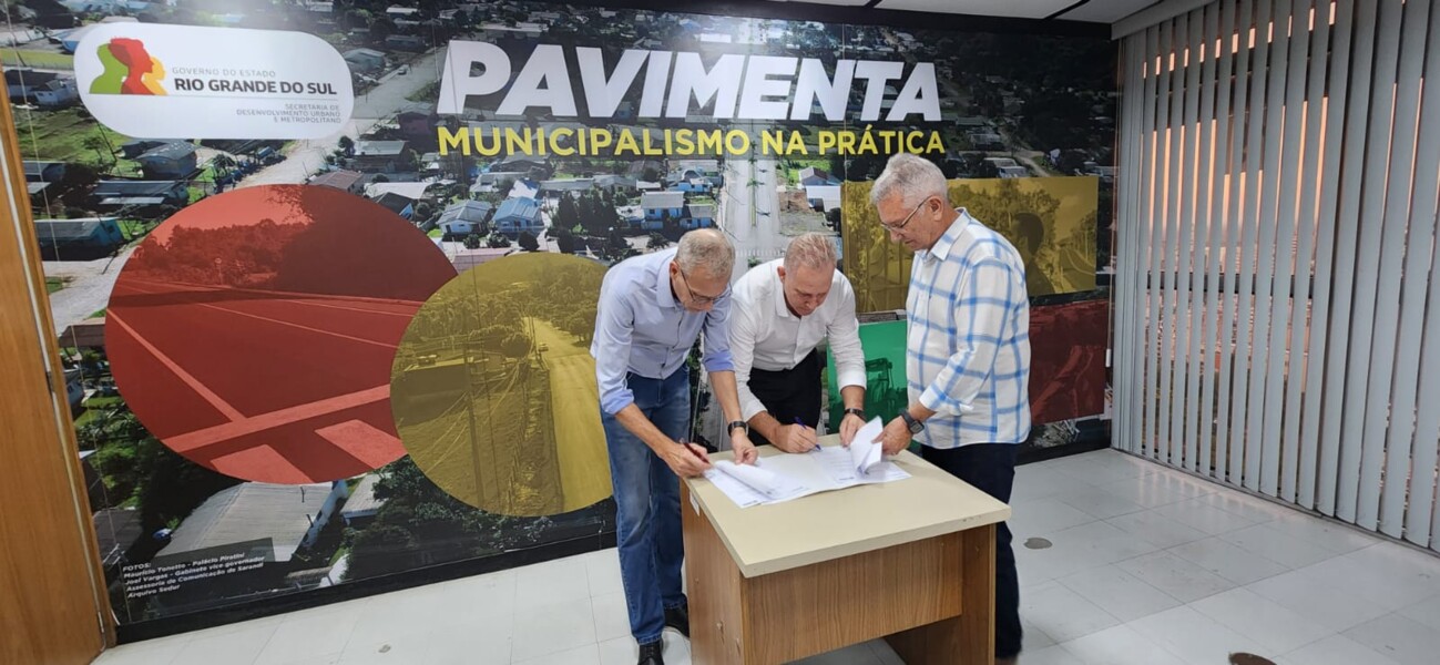 Momento da assinatura do Convênio Pavimenta 2.