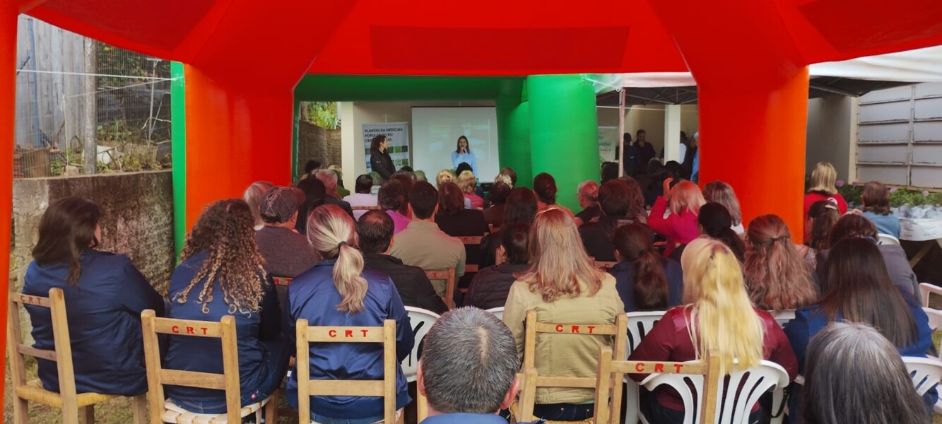 Secretária da Saúde, Odete Guareschi falou da importância do trabalho realizado no Horto.