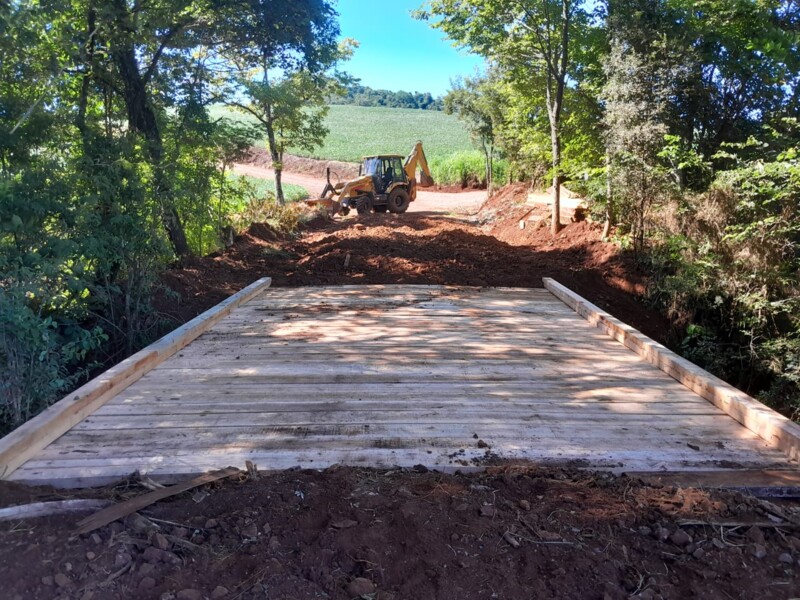 Ponte recuperada na Linha Borges de Medeiros.
